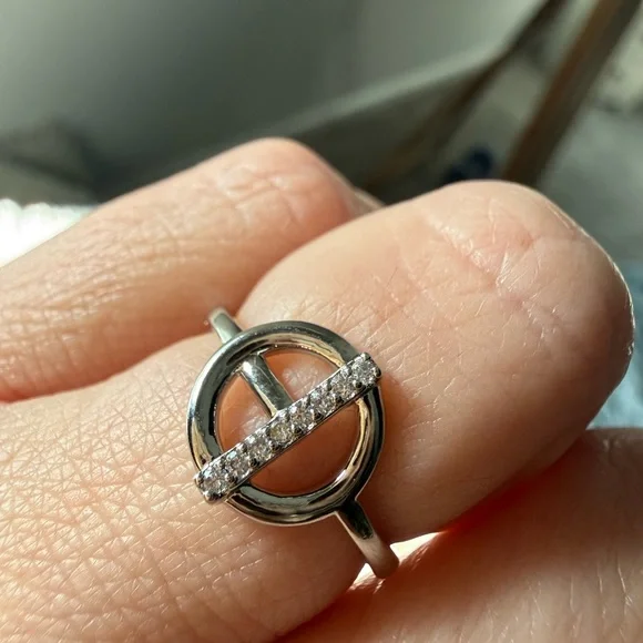 NEW!! White gold plated Circle Bar Pave Ring - Size 6 - Picture 11 of 13